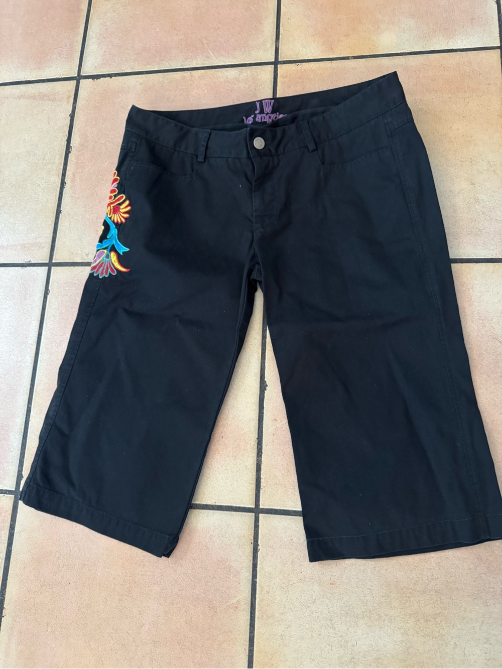 JW Los Angelos Women's Black Embroidered Knee-Length Shorts -